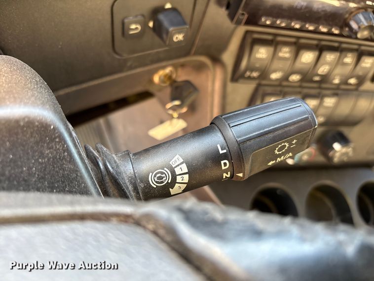 image for item YA1177 2019 International LT625 semi truck