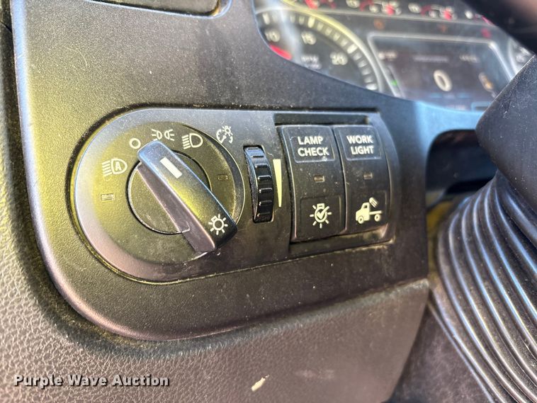 image for item YA1177 2019 International LT625 semi truck