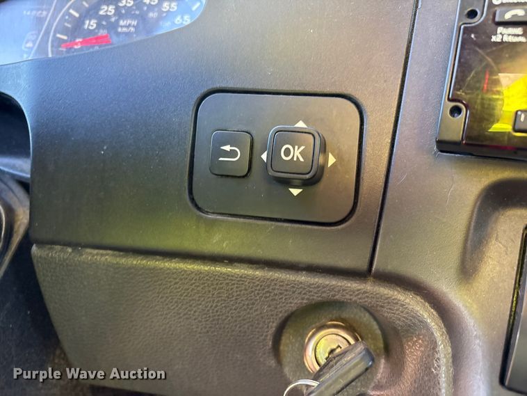 image for item YA1177 2019 International LT625 semi truck