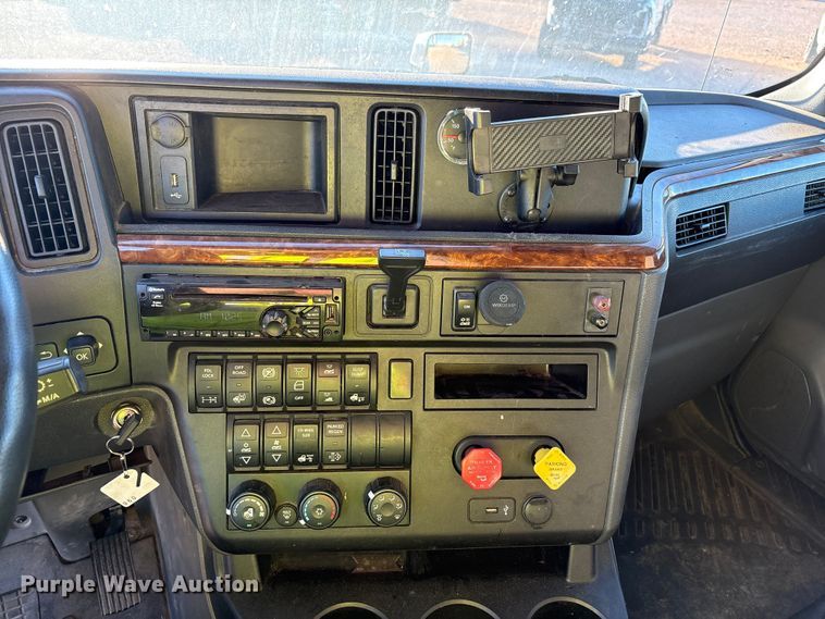 image for item YA1177 2019 International LT625 semi truck