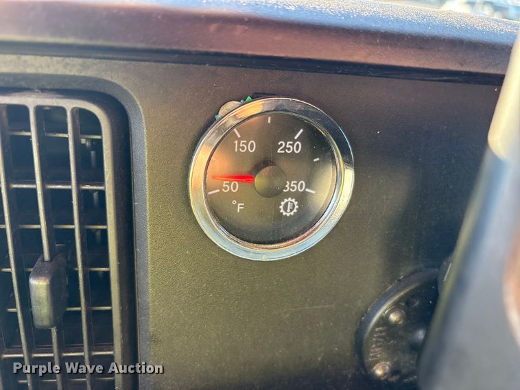 image for item YA1177 2019 International LT625 semi truck