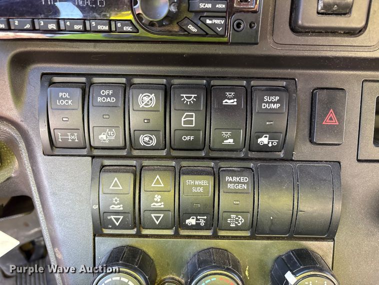 image for item YA1177 2019 International LT625 semi truck