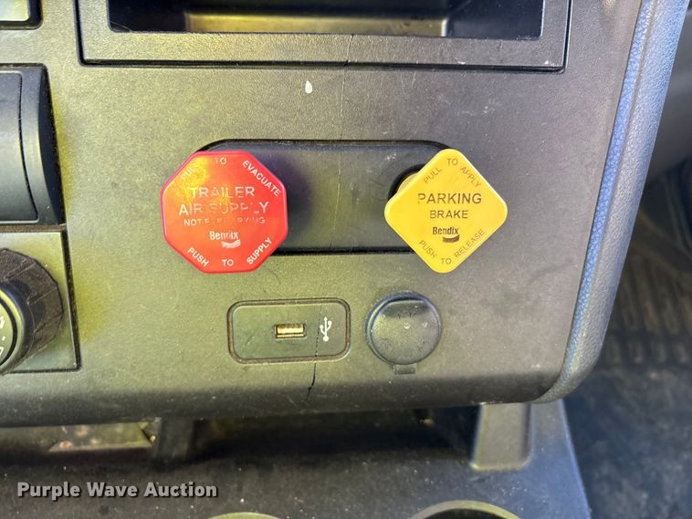 image for item YA1177 2019 International LT625 semi truck