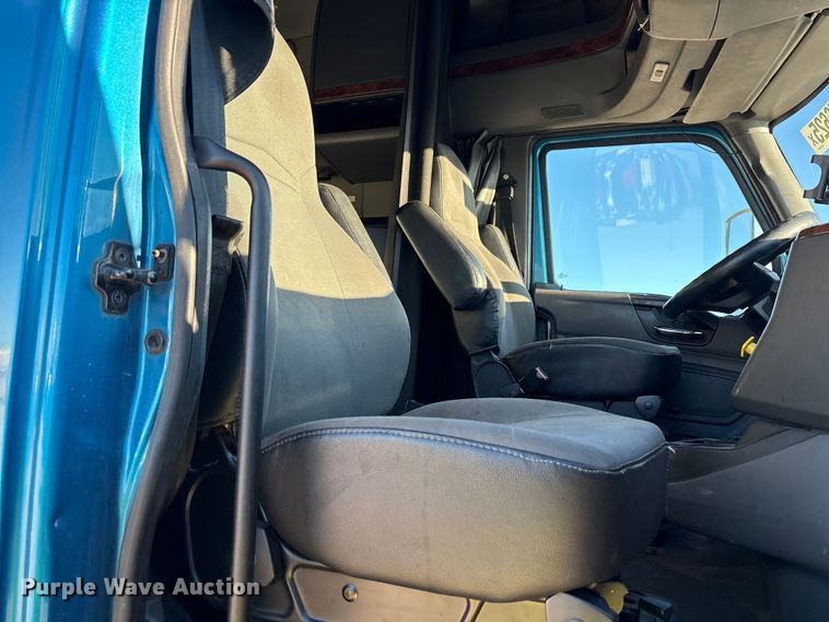 image for item YA1177 2019 International LT625 semi truck