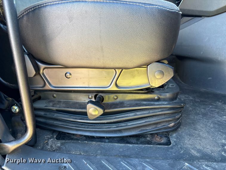 image for item YA1177 2019 International LT625 semi truck