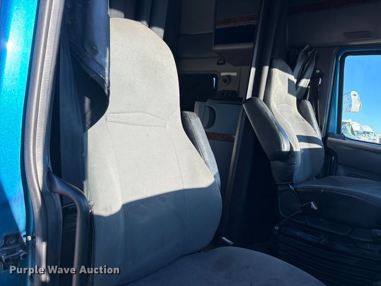 image for item YA1177 2019 International LT625 semi truck