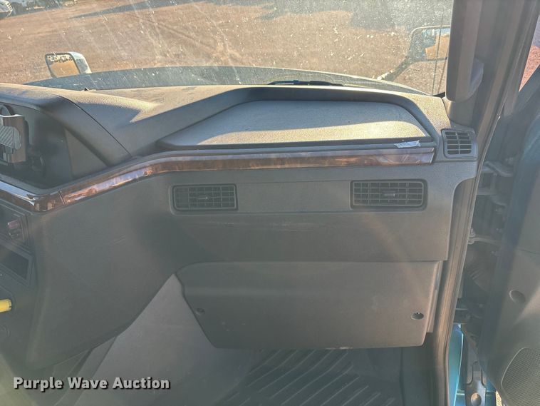 image for item YA1177 2019 International LT625 semi truck