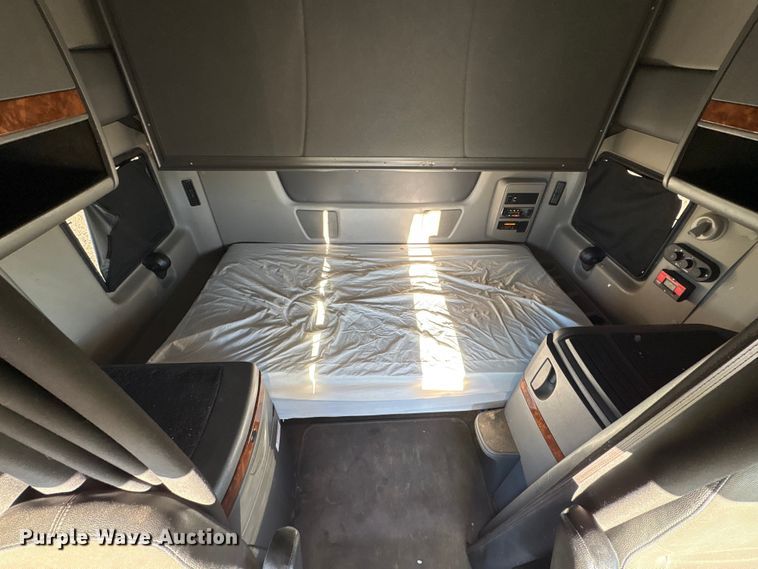 image for item YA1177 2019 International LT625 semi truck