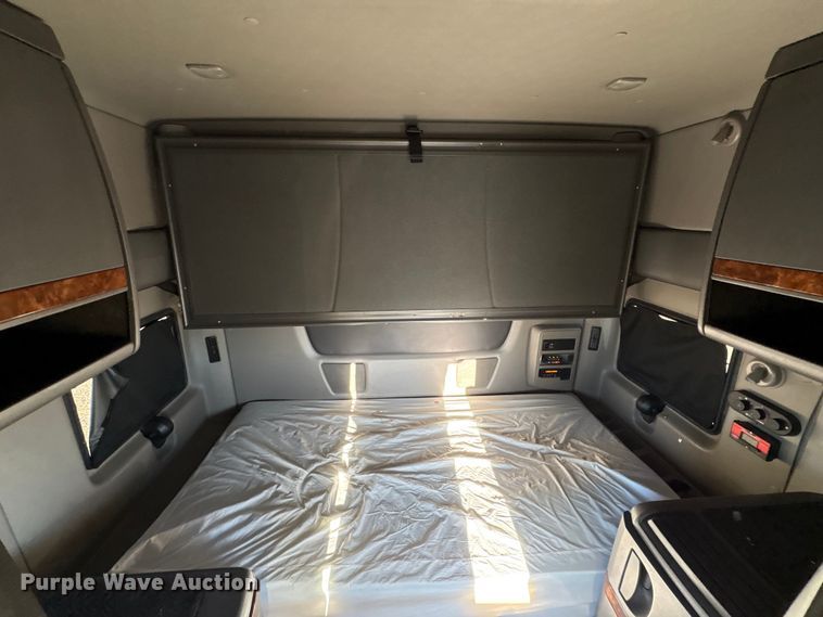 image for item YA1177 2019 International LT625 semi truck