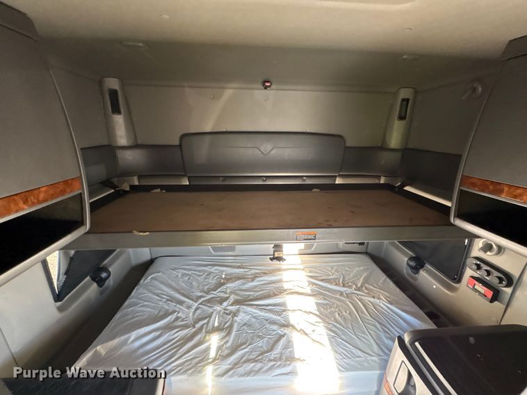 image for item YA1177 2019 International LT625 semi truck