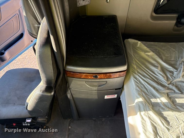 image for item YA1177 2019 International LT625 semi truck