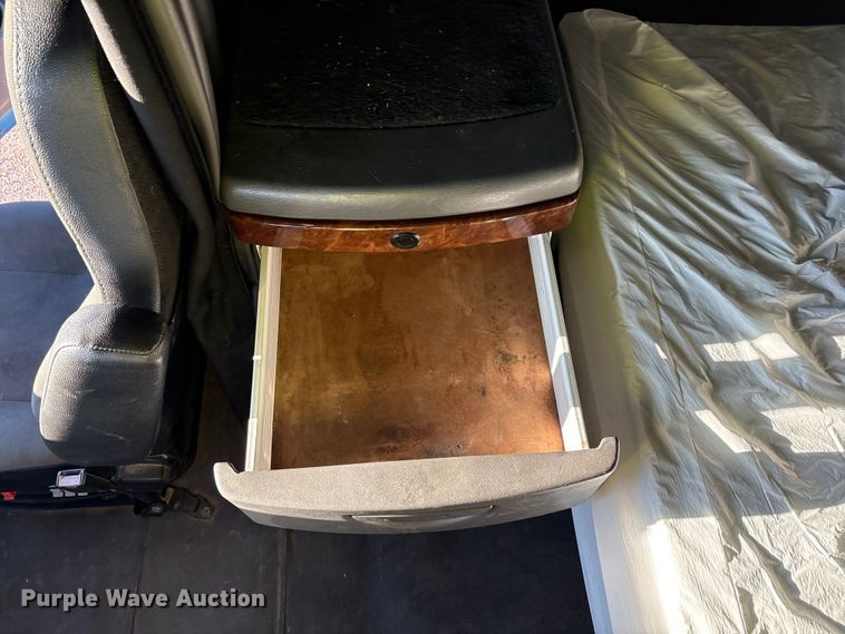 image for item YA1177 2019 International LT625 semi truck