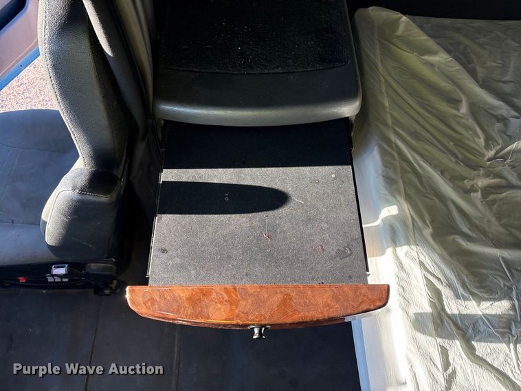 image for item YA1177 2019 International LT625 semi truck