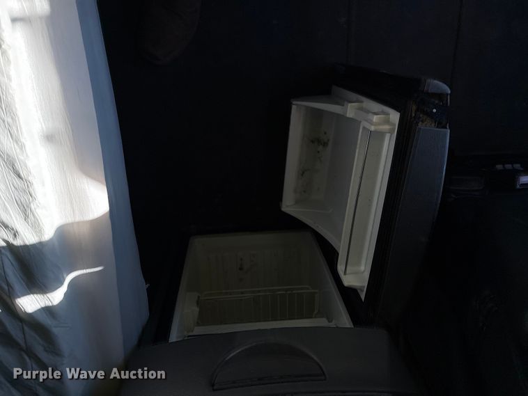 image for item YA1177 2019 International LT625 semi truck