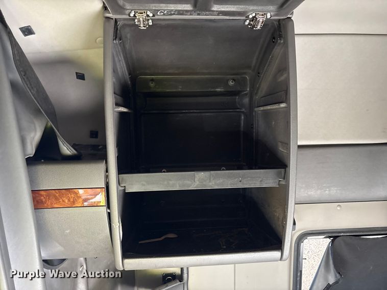 image for item YA1177 2019 International LT625 semi truck