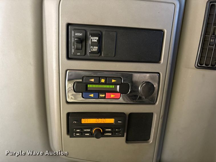 image for item YA1177 2019 International LT625 semi truck