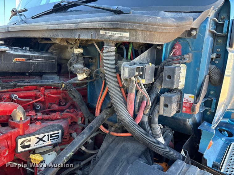 image for item YA1177 2019 International LT625 semi truck