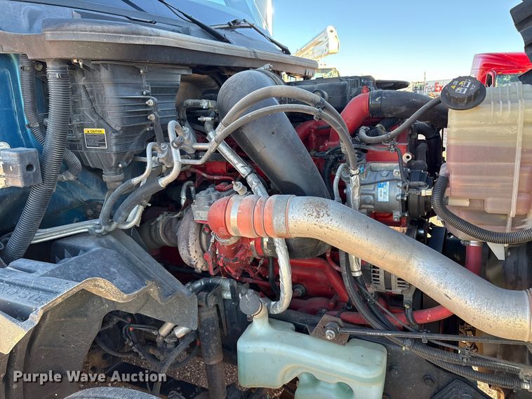 image for item YA1177 2019 International LT625 semi truck