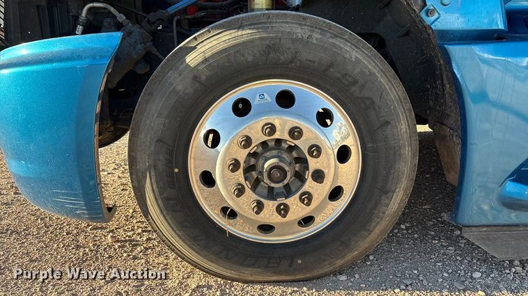 image for item YA1177 2019 International LT625 semi truck