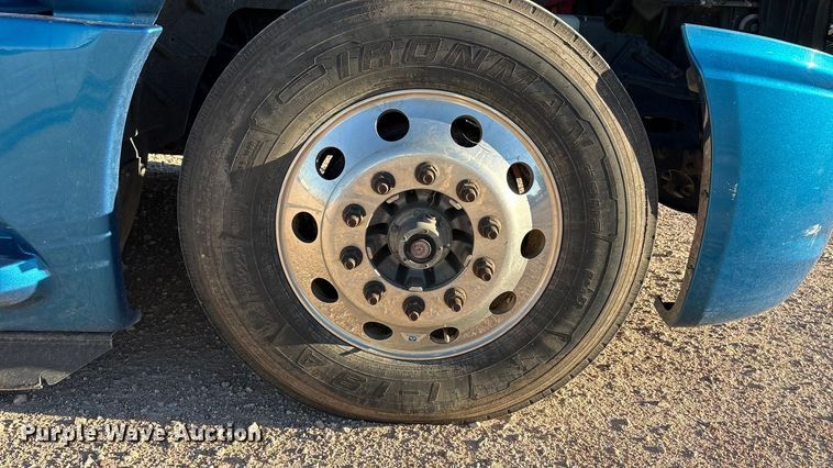 image for item YA1177 2019 International LT625 semi truck