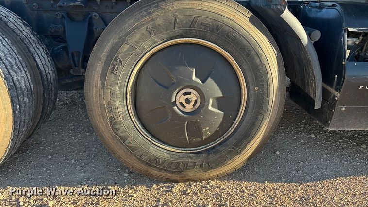 image for item YA1177 2019 International LT625 semi truck