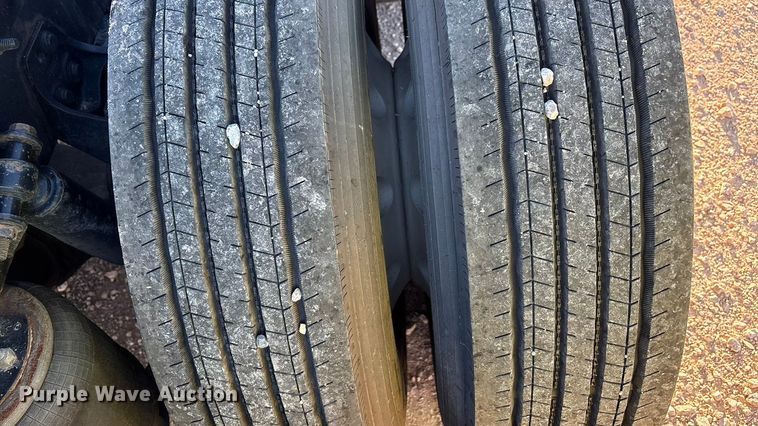 image for item YA1177 2019 International LT625 semi truck