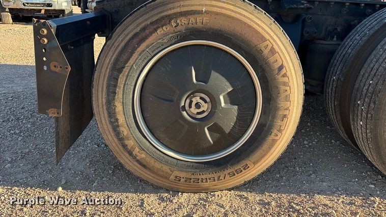 image for item YA1177 2019 International LT625 semi truck