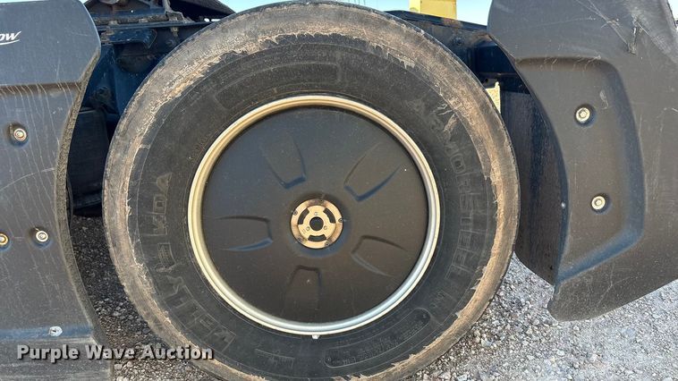 image for item YA1177 2019 International LT625 semi truck