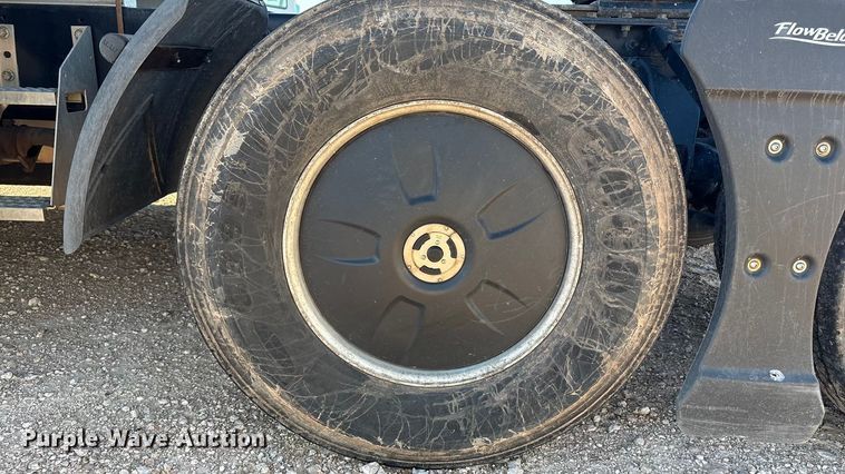 image for item YA1177 2019 International LT625 semi truck