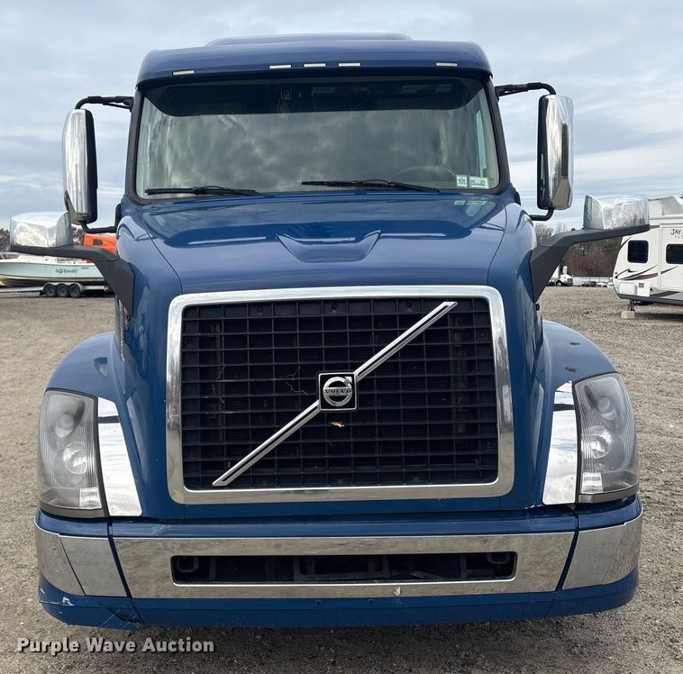 image for item YA1243 2017 Volvo VN semi truck