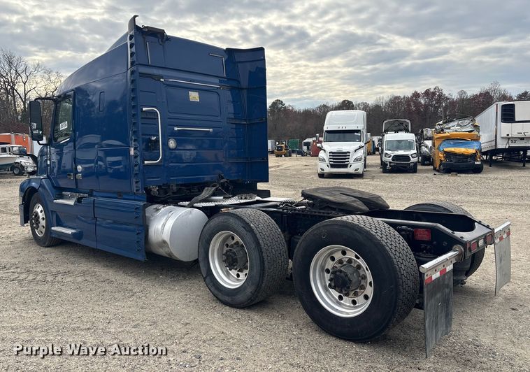image for item YA1243 2017 Volvo VN semi truck