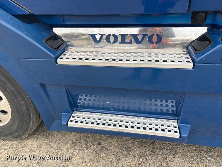 image for item YA1243 2017 Volvo VN semi truck