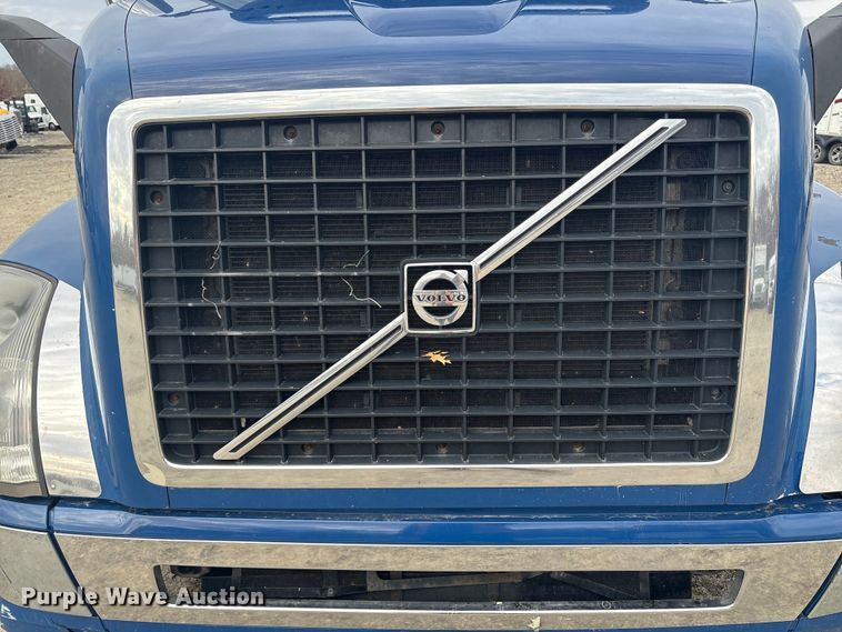 image for item YA1243 2017 Volvo VN semi truck