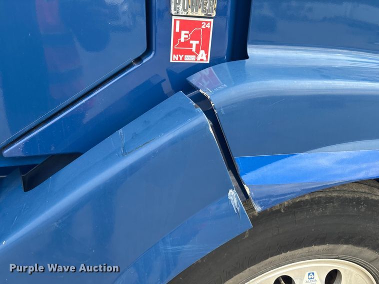 image for item YA1243 2017 Volvo VN semi truck