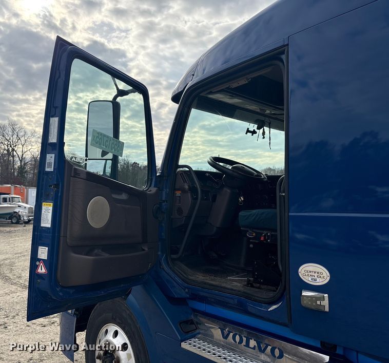 image for item YA1243 2017 Volvo VN semi truck