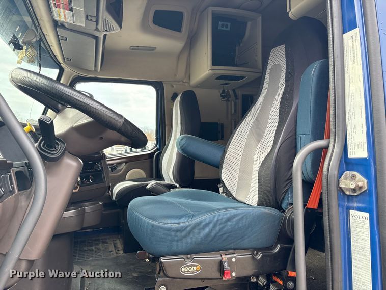 image for item YA1243 2017 Volvo VN semi truck