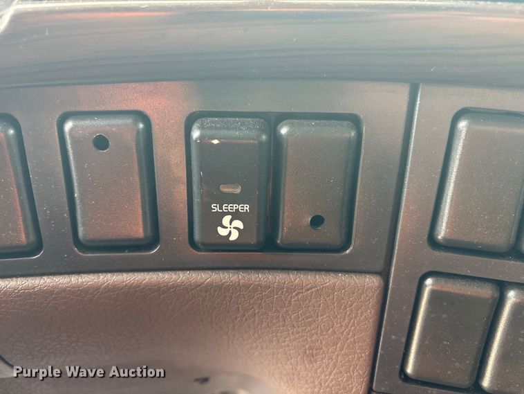 image for item YA1243 2017 Volvo VN semi truck