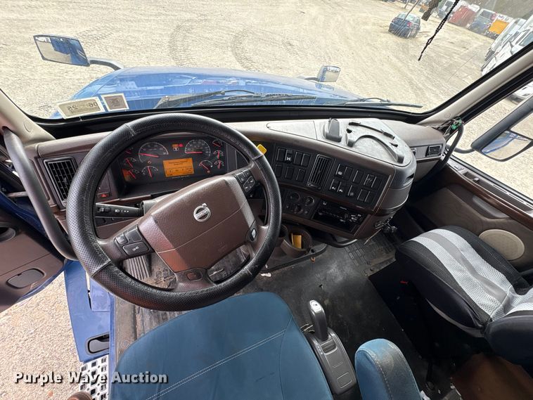 image for item YA1243 2017 Volvo VN semi truck