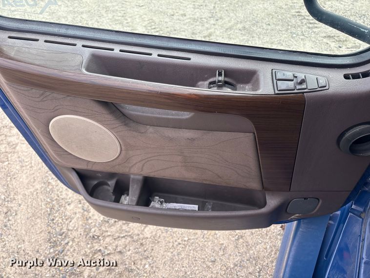 image for item YA1243 2017 Volvo VN semi truck