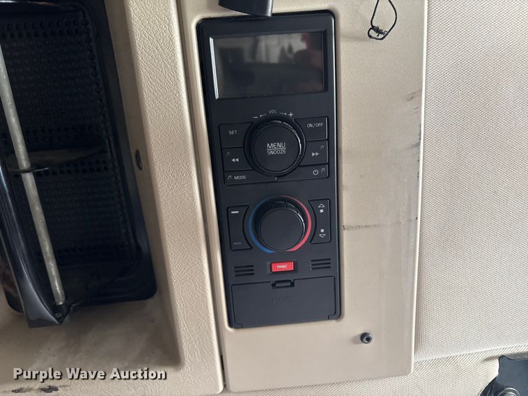 image for item YA1243 2017 Volvo VN semi truck