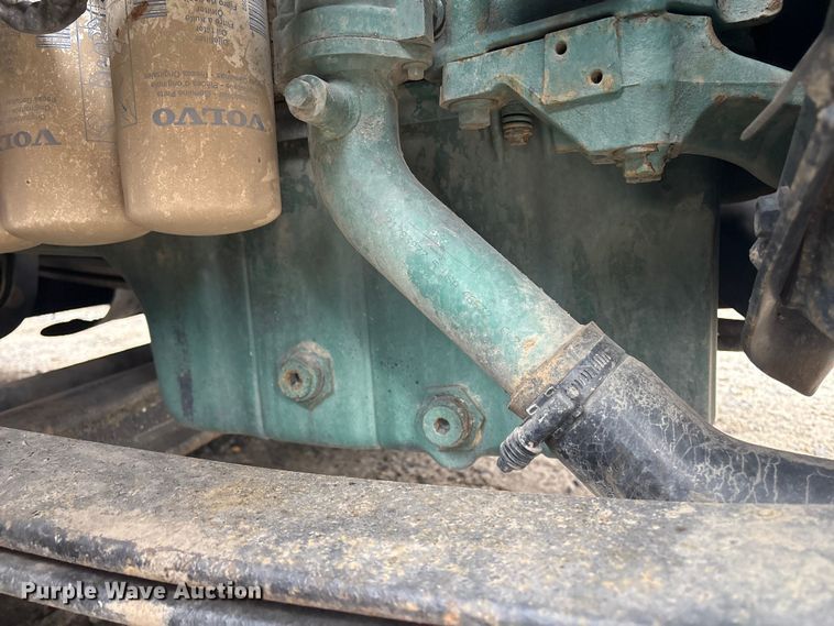 image for item YA1243 2017 Volvo VN semi truck