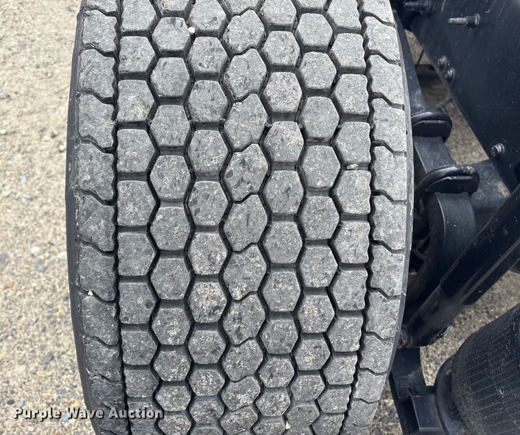 image for item YA1243 2017 Volvo VN semi truck