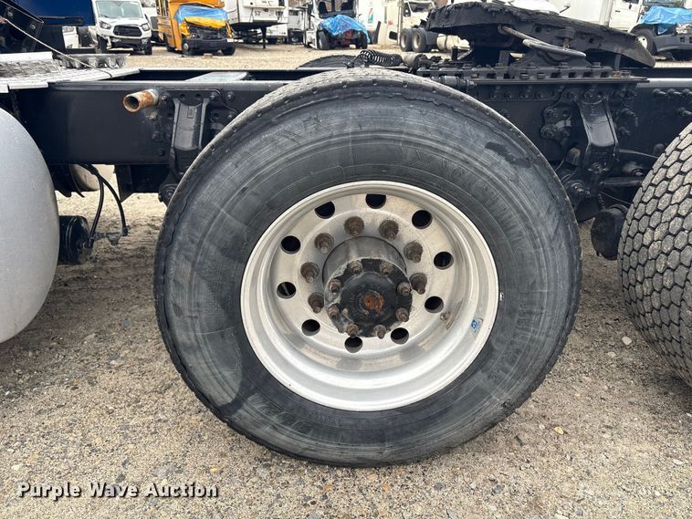 image for item YA1243 2017 Volvo VN semi truck