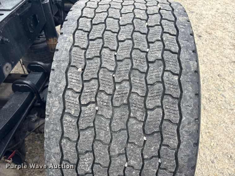 image for item YA1243 2017 Volvo VN semi truck