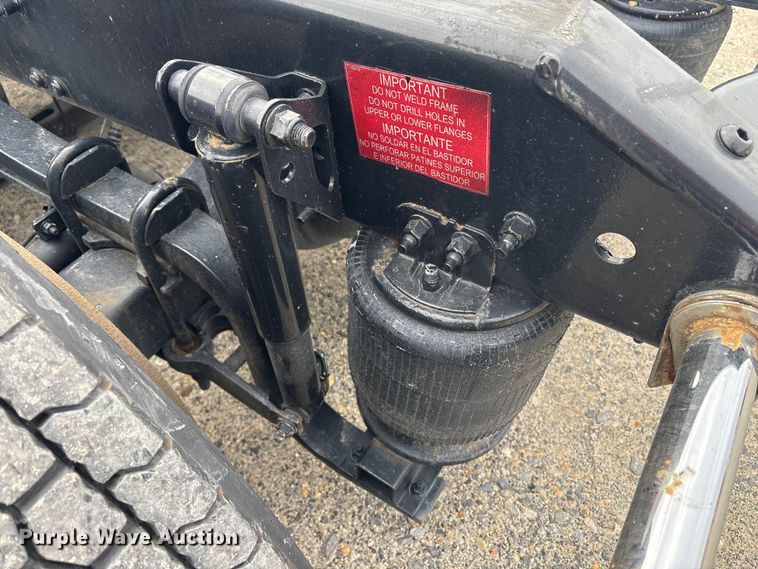 image for item YA1243 2017 Volvo VN semi truck