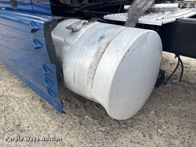 image for item YA1243 2017 Volvo VN semi truck