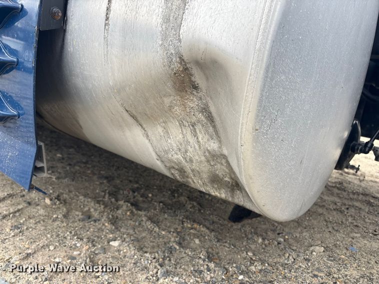 image for item YA1243 2017 Volvo VN semi truck