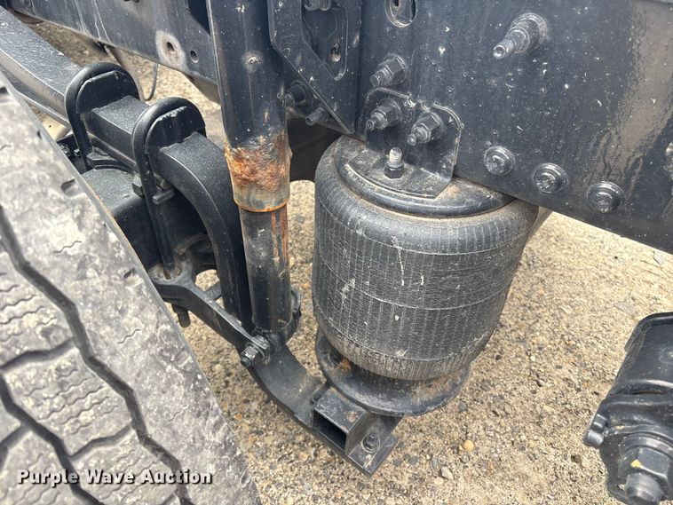 image for item YA1243 2017 Volvo VN semi truck