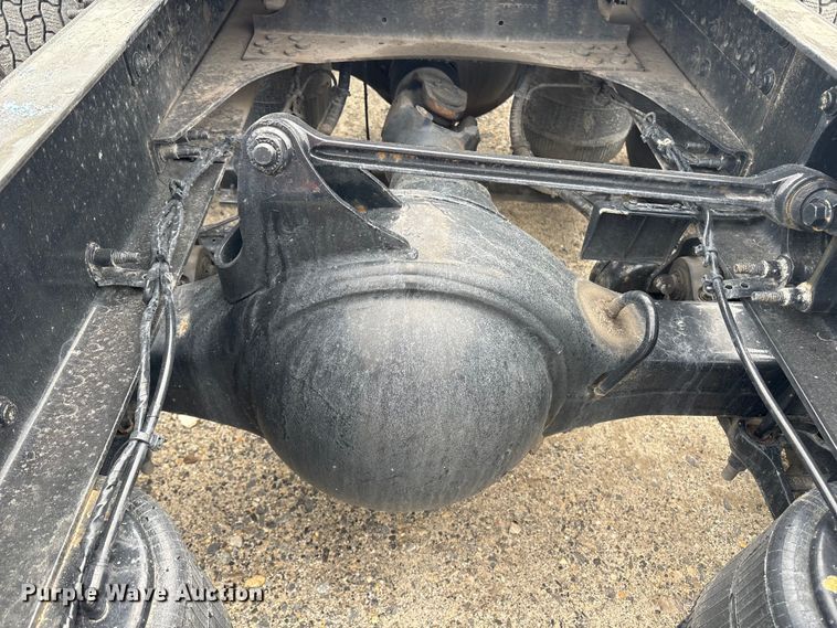 image for item YA1243 2017 Volvo VN semi truck