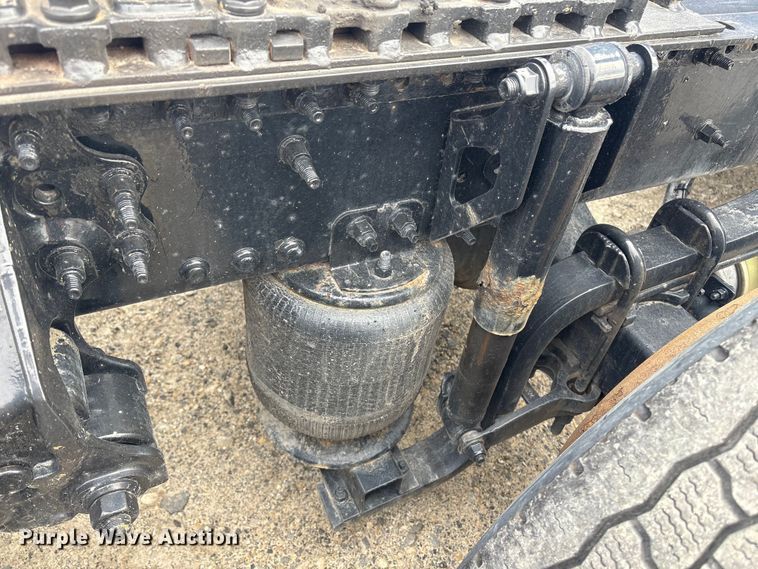 image for item YA1243 2017 Volvo VN semi truck